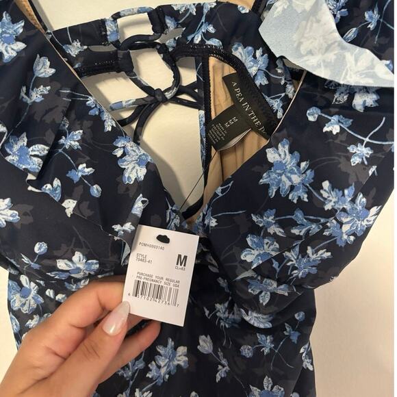 NWT A Pea in the Pod Ruffled Maternity One
Piece Floral Swimsuit Blue Size M - Picture 4 of 6